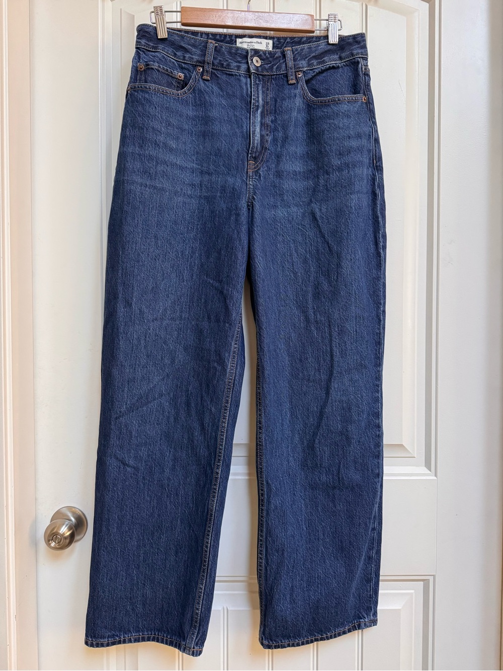 Abercrombie + Fitch The Loose High Rise Blue Denim Jeans. 28/6S